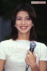江口洋介との結婚会見で笑顔の森高千里（1999年）