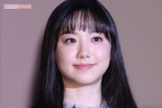 芦田愛菜だけが主演・松岡茉優を引き立てて…『最高の教師』クラス集合写真で際立った気遣いと、“同級生との格の違い”に「さすがは芦田プロ」最強生徒の呼び声