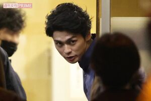 眞栄田郷敦（2022年、ドラマ『エルピス』ロケにて）