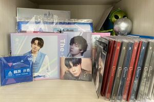 鶴房汐恩さんを推す長山さんの私物（写真：長山さん提供／東洋経済オンライン）