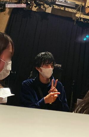 2020年10月中旬、ボートゲームバーでファンと『人狼』を楽しむKaito