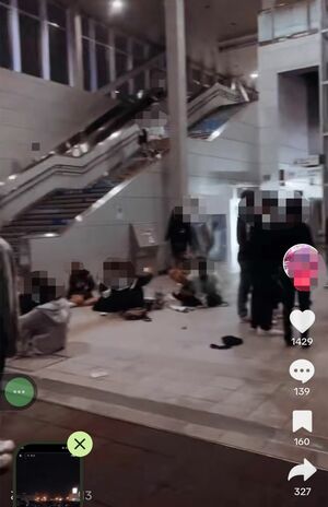 TikTokにアップされた週末の大垣駅北口に集まる若者たち