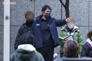 『DCU』撮影時、スタッフに指示を出す姿勢も見せていた阿部寛