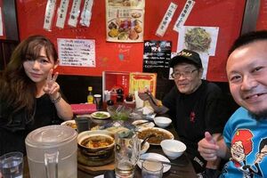 仲本工事さん・純歌夫妻と木村仁容疑者(容疑者SNSより)