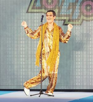 古坂大魔王が扮するキャラクター。ジャスティン・ビーバーがSNSで拡散したこともあり、YouTubeに投稿した『ペンパイナッポーアッポーペン』の動画が、再生回数7500万(11月3日現在)を突破するなど世界的ブームに