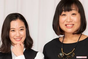 蒼井優（左）と南海キャンディーズのしずちゃんこと山崎静代（2019年）