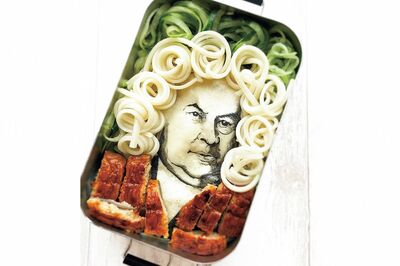 『音楽室で目が合う人弁当』バッハのヘアは冷やしうどんとキュウリ!?