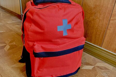 防災バッグは最小限の必要なものだけにして身軽に動けるように