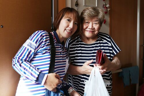 丸山さんと佐伯さん。ユニフォームは佐川とローソンを合わせたデザイン