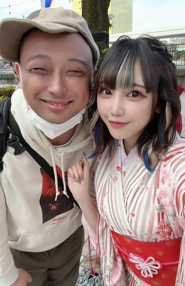 トム・ブラウンみちお（左）と大桃子サンライズちやん（本人のTwitterより）