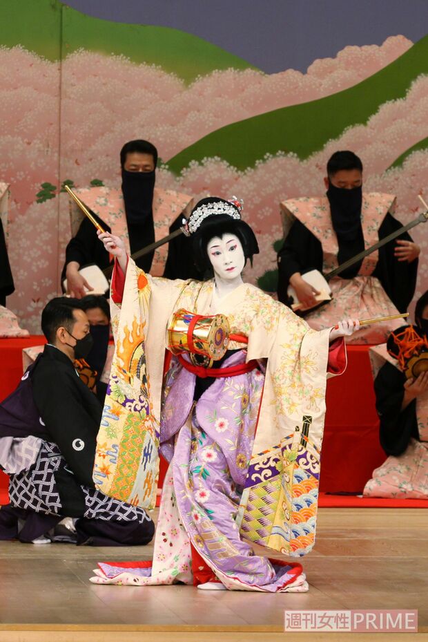 1月30日の襲名披露公演で『京鹿子娘道成寺』を舞った三代目藤間紫　写真提供／紫派藤間流 藤間事務所