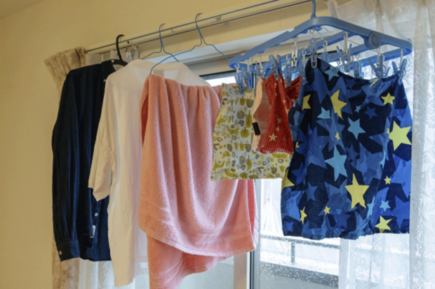 風通しが悪い場所やカーテンの汚れに注意