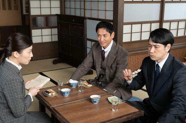 情に流されず、ブレることがない桂場だが、団子を筆頭に甘いものに目がないところがキュート（C)NHK