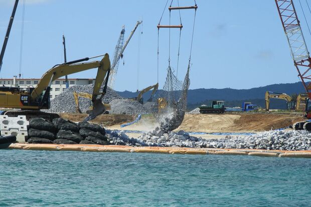 「海を殺すな」の訴えをよそに無情にもつなげられ閉ざされた護岸。豊かな海が壊れていく