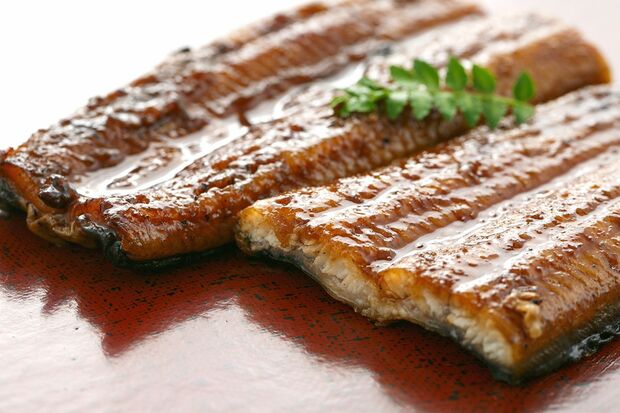 『四万十うなぎ蒲焼きカット3袋セット』（高知県四万十町　寄付金額：8000円　還元率：83.8％）