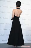 『Exideal』新製品発表会で綺麗な背中を見せる剛力彩芽('20年10月)