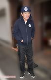 2016年、自宅前で直撃取材を受けるヒロミ。ファッションもバッチリだ