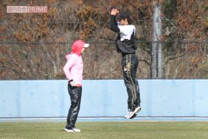 2011年1月、宮崎市内で自主トレをする古閑美保とダルビッシュ有