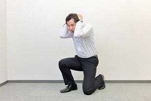 “3点しゃがみ”の姿勢