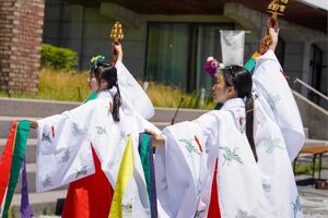 神社の祭礼で奉納される「巫女舞」