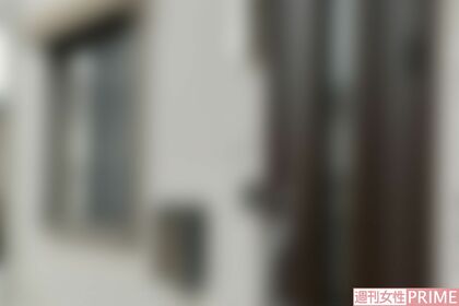 《埼玉・上尾市》容疑者宅の玄関先。事件のあった浴室は1階にある