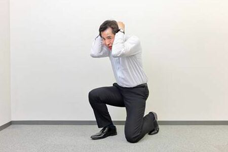 “3点しゃがみ”の姿勢