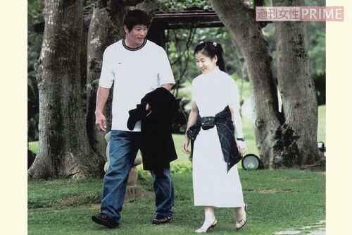 恋人のオリックス・谷佳知外野手のキャンプ地を訪ねる田村亮子（2001年）