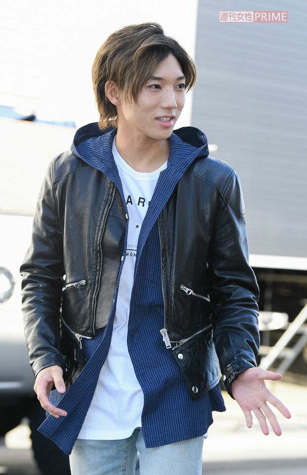 突然の取材にも笑顔で応じる安井は終始ファンへの感謝を述べていた