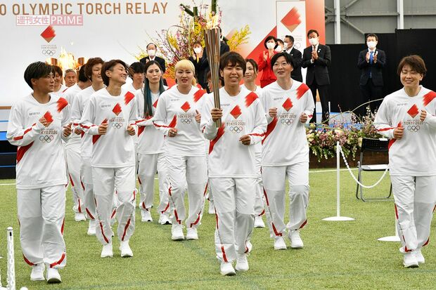2021年3月、福島県から聖火リレーがスタート。サッカー“なでしこジャパン”の面々