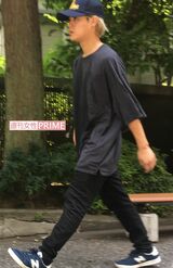 授業が終わると、足早に帰宅する岡本圭人。この日は暑かったため、かなり汗をかいていたという