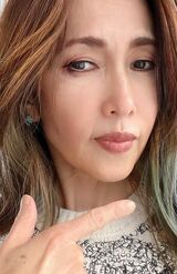 最新！冒頭の白髪対策は不評。「私たちから見るとカラーが失敗。ブリーチでしっかり色を抜かないと！」（MAYUMI先生）（写真は本人公式インスタグラムより）