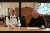 3月3日に公開されたインタビューに髭を剃った姿で出演した宮崎駿監督（左）（アカデミー賞の公式YouTubeチャンネル『Oscars』より）