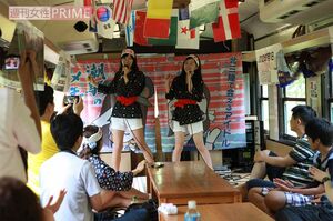 三陸鉄道では『あまちゃん』の世界さながらの、お座敷列車に乗れるイベントも。今年12月からは、こたつ列車の運転がスタート!