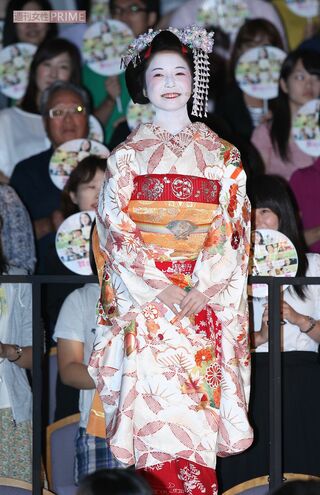 2014年、映画『舞妓はレディ』公開イベントで舞妓姿を披露した上白石萌音