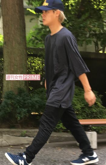 授業が終わると、足早に帰宅する岡本圭人。この日は暑かったため、かなり汗をかいていたという