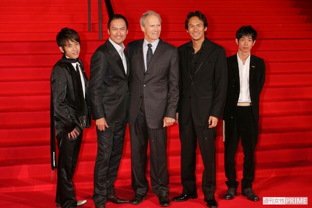 『硫黄島からの手紙』ジャパンプレミア。左から二宮和也、渡辺謙、クリント・イーストウッド、伊原剛志、加瀬亮