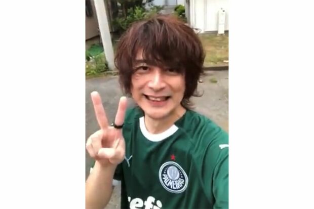新谷容疑者はブラジルのサッカー名門クラブチーム「パルメイラス」のチームカラーに染まって（SNSより）
