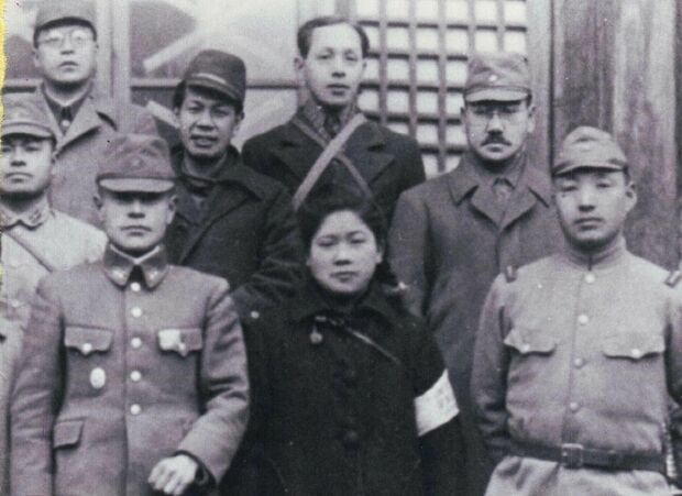 戦時中は、軍の慰問で各地を訪れた。写真は昭和18年に満州を慰問したときのもの