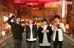 『新横浜ラーメン博物館』にやってきたThinking Dogs。左から、わちゅ〜、TSUBASA、大輝、Jun