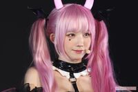 人気コスプレイヤー・えなこ「お風呂に、入ろう」胸元露わな水着姿で入浴を喚起、改善しないコミケの“激臭…