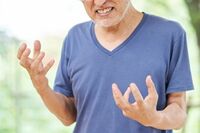 暴言・万引きなどの犯罪行為・性暴力、温厚な男性が突然…「前頭側頭型認知症(FTD)」医師が解説、30代で…