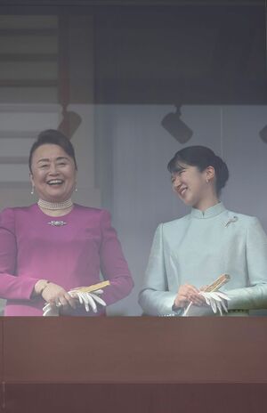 愛子さまと信子さまの楽しそうな会話が伝わってくる1枚