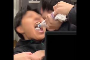 ネットで拡散された『しゃぶ葉』従業員による“バイトテロ”動画（SNSより）