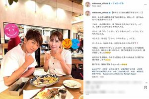 7月10日、弟のNEWS・小山慶一郎とのツーショットを公開した“みきママ”こと藤原美樹氏(本人のインスタグラムより)