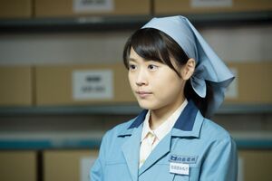 みね子は次第に都会の女の子らしくなっていく (c)NHK