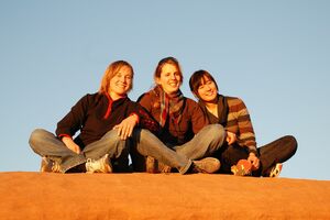 2008年ごろ。スイスの仲間と米国ユタ州モアブを訪れた。彼女らから技術だけでなくオンオフの切り替えの大切さも学んだ。ライバルのクンマー選手 （中央）とフレンツィ選手（左）と