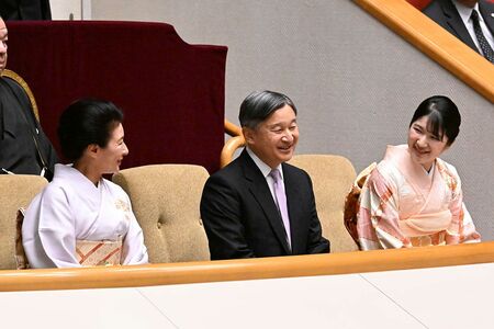 2026年1月18日、天覧相撲をご一家で観戦される天皇陛下、雅子さま、愛子さま（写真／JMPA）