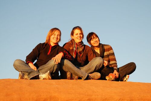 2008年ごろ。スイスの仲間と米国ユタ州モアブを訪れた。彼女らから技術だけでなくオンオフの切り替えの大切さも学んだ。ライバルのクンマー選手 （中央）とフレンツィ選手（左）と