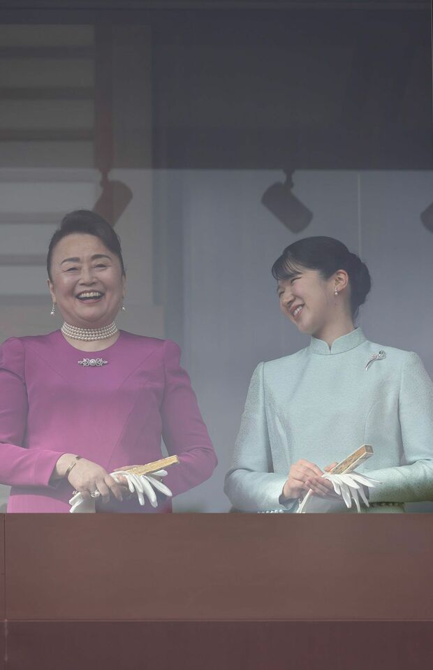 愛子さまと信子さまの楽しそうな会話が伝わってくる1枚