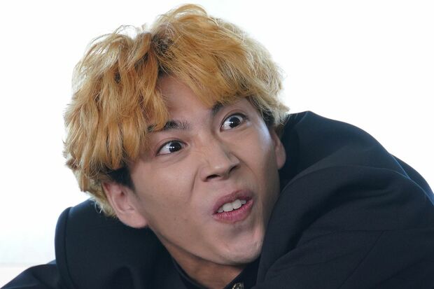 三橋貴志を演じる賀来賢人の“ビーバー顔”　(c)日本テレビ